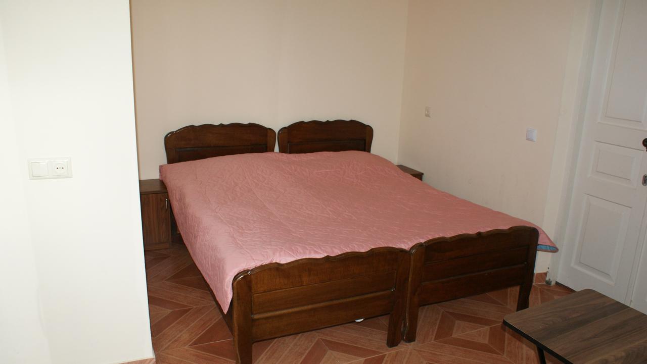 Merabi And Neli Guest House 马钦加里 外观 照片